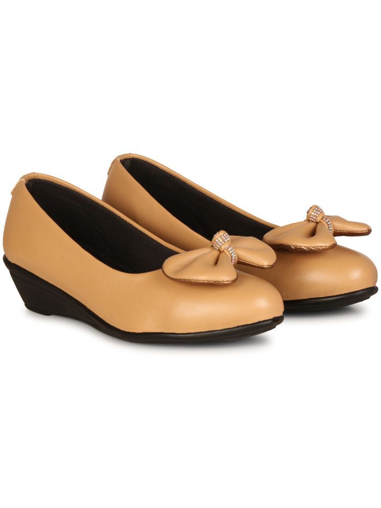     			Commander Shoes Tan Women's Casual Ballerinas