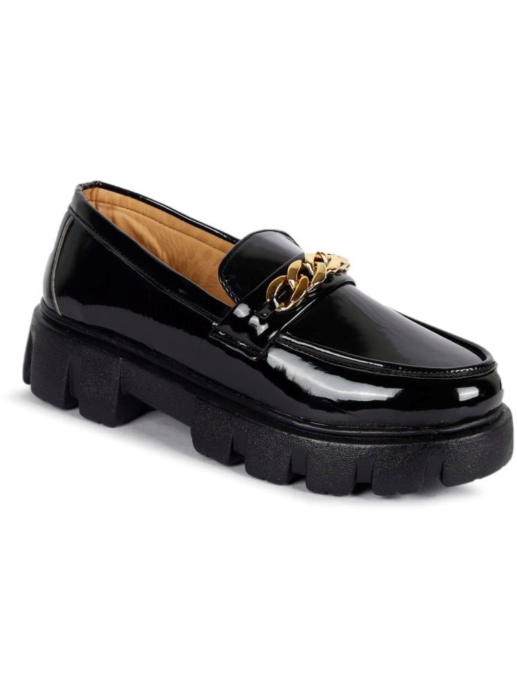     			PLAYTOES Black Women's Loafers