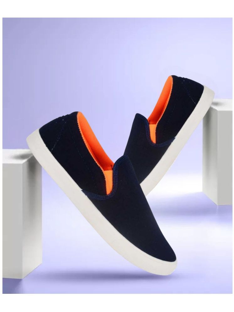     			hotstyle PILOT Orange Men's Sneakers