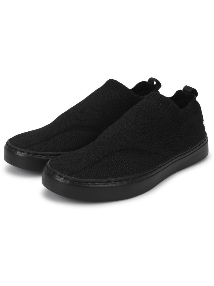     			Yoho FreeStep Black Men's Sneakers