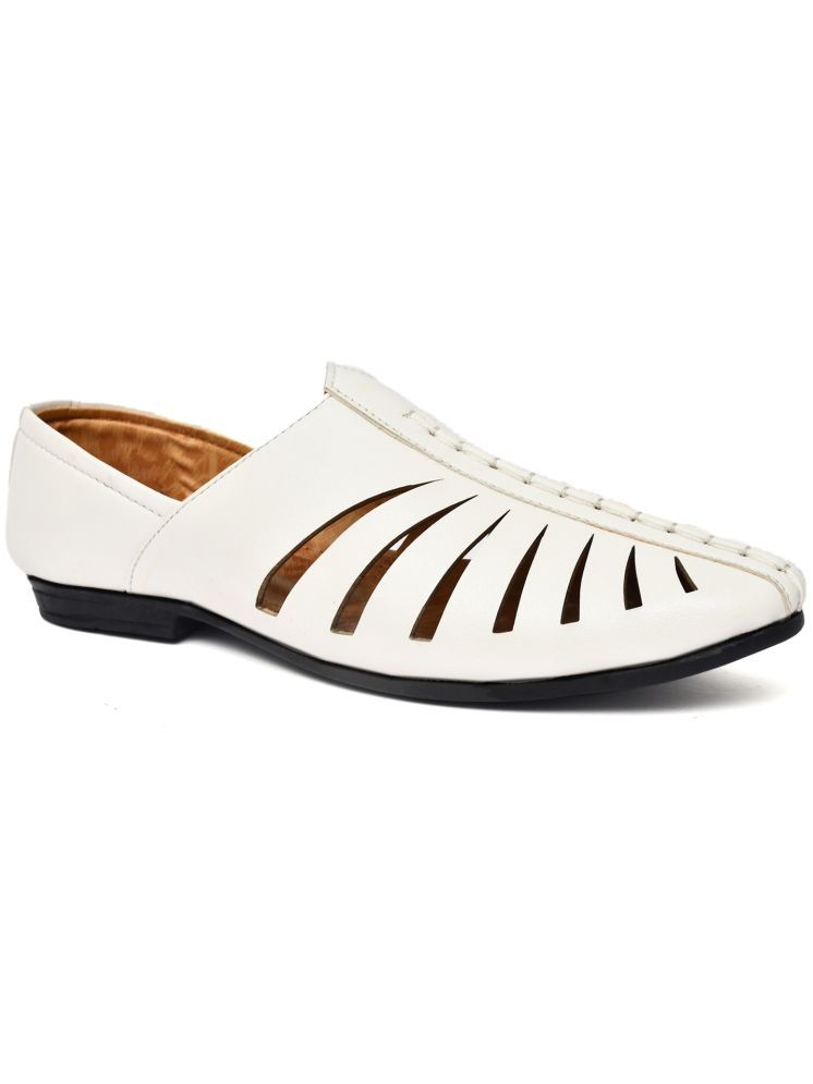     			Biggie White Men's Mojaris