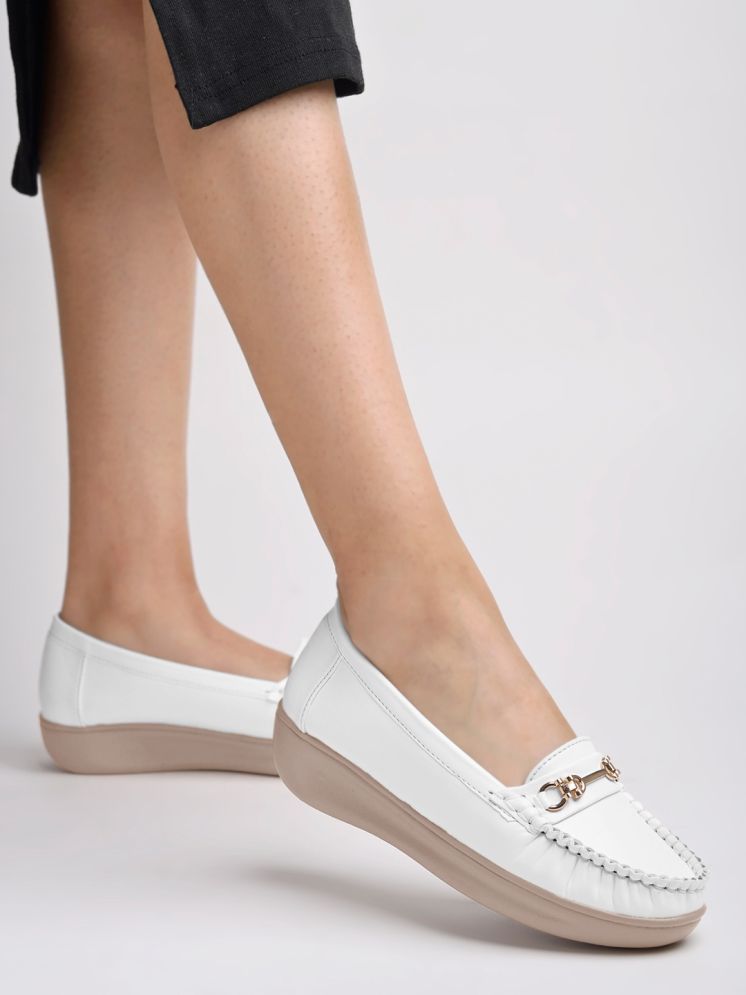     			Shoetopia - White Girl's Loafers ( 1 Pair )